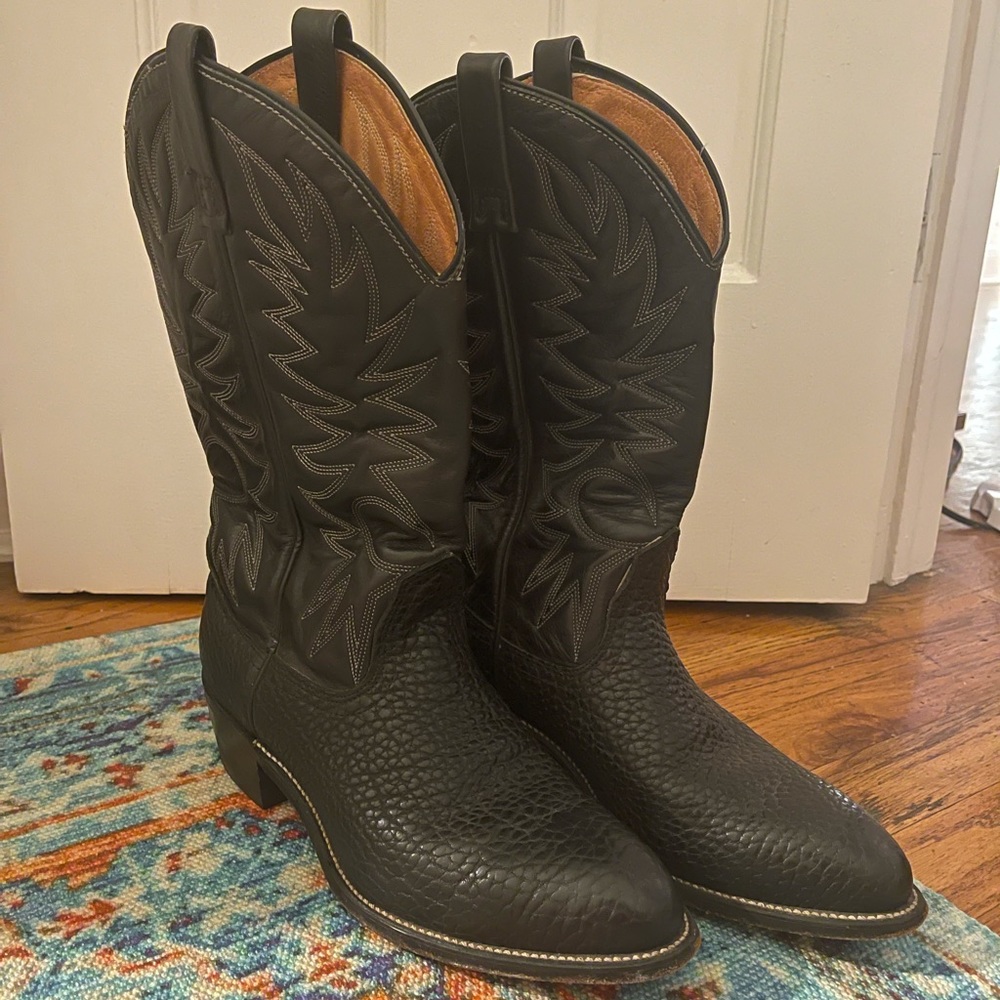 Gorgeous Leather cowboy boots size 10-10.5